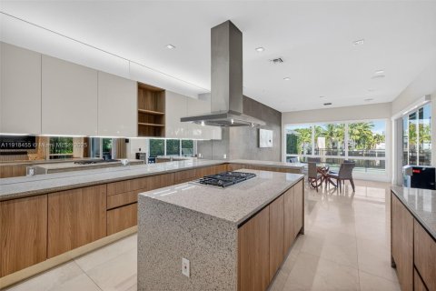 House in Fort Lauderdale, Florida 4 bedrooms, 397.06 sq.m. № 2018829 - photo 13