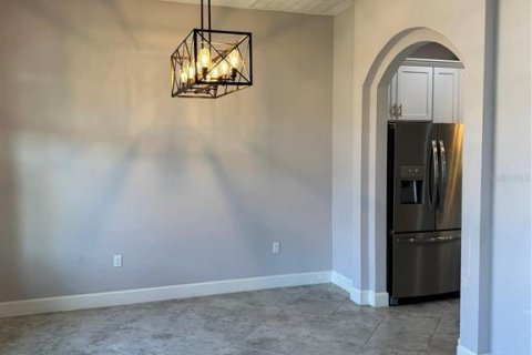 Villa ou maison à louer à Lakeland, Floride: 4 chambres, 214.98 m2 № 2112387 - photo 2