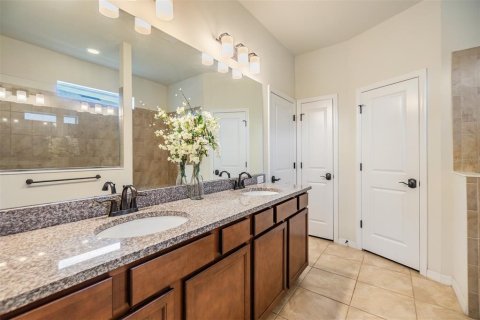 House in Wesley Chapel, Florida 4 bedrooms, 247.31 sq.m. № 1719326 - photo 11