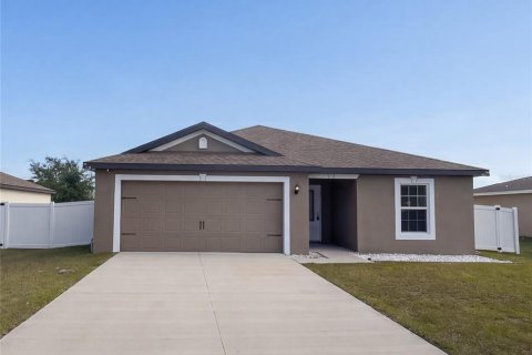 House in Poinciana, Florida 3 bedrooms, 131.83 sq.m. № 2114584