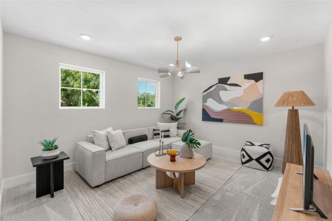 House in Apopka, Florida 5 bedrooms, 260.87 sq.m. № 2151071 - photo 17