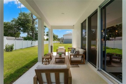 House in Apopka, Florida 5 bedrooms, 260.87 sq.m. № 2151071 - photo 22