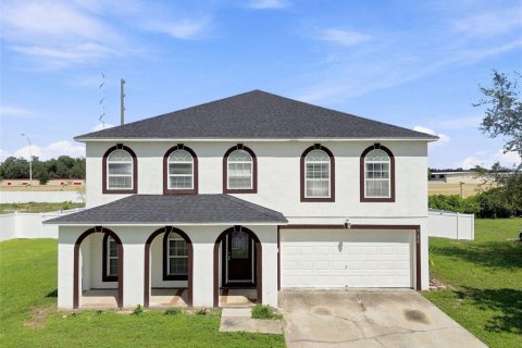 House in Lakeland, Florida 4 bedrooms, 282.24 sq.m. № 2361455