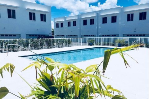Condominio en Miami, Florida, 2 dormitorios  № 2076862