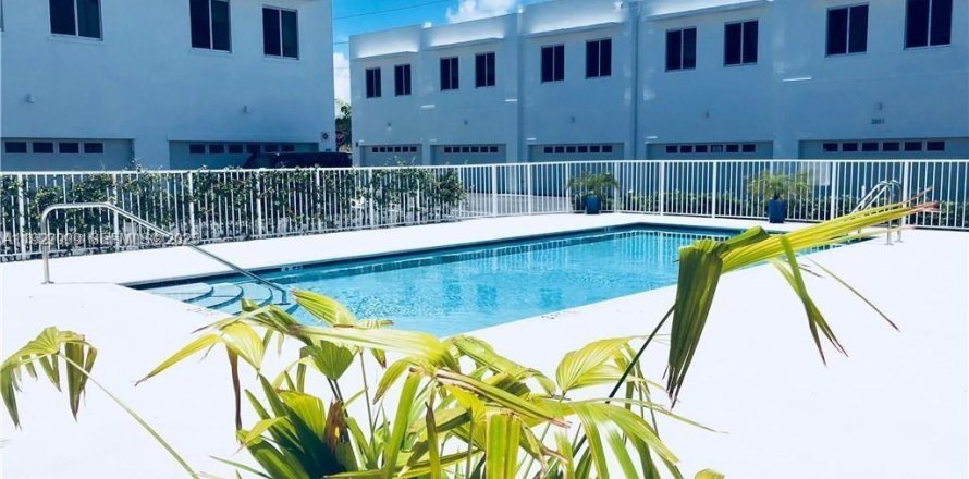 Condominio en Miami, Florida, 2 dormitorios  № 2076862