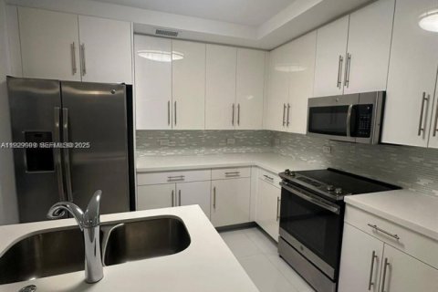 Condominio en venta en Miami, Florida, 2 dormitorios, 91.97 m2 № 2076862 - foto 3