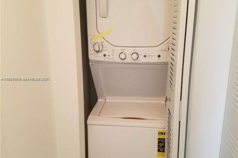 Condominio en venta en Miami, Florida, 2 dormitorios, 91.97 m2 № 2076862 - foto 7