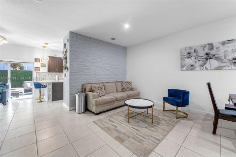 Touwnhouse à vendre à Homestead, Floride: 3 chambres, 133.97 m2 № 2004882 - photo 12