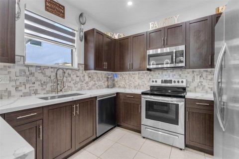 Touwnhouse à vendre à Homestead, Floride: 3 chambres, 133.97 m2 № 2004882 - photo 2