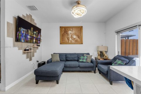 Touwnhouse à vendre à Homestead, Floride: 3 chambres, 133.97 m2 № 2004882 - photo 4