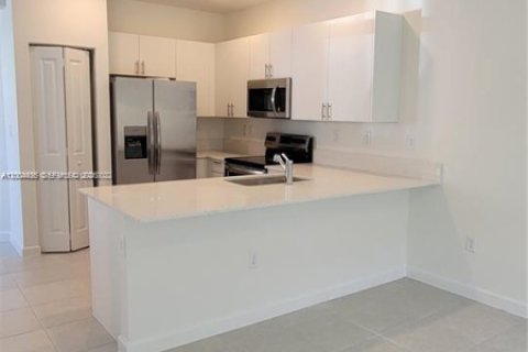 Touwnhouse à vendre à Homestead, Floride: 3 chambres, 157.47 m2 № 2068625 - photo 4