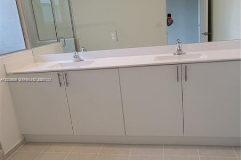 Touwnhouse à vendre à Homestead, Floride: 3 chambres, 157.47 m2 № 2068625 - photo 12