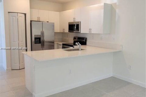 Touwnhouse à vendre à Homestead, Floride: 3 chambres, 157.47 m2 № 2068625 - photo 2