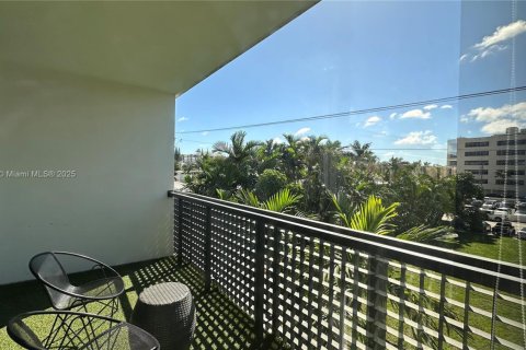 Condominio en venta en Bay Harbor Islands, Florida, 2 dormitorios, 114.83 m2 № 1954370 - foto 16