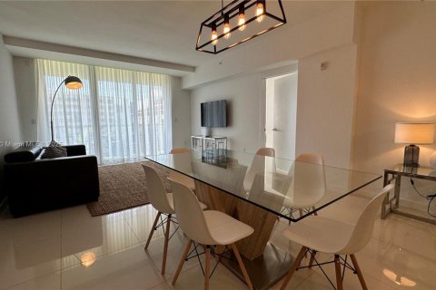 Condominio en venta en Bay Harbor Islands, Florida, 2 dormitorios, 114.83 m2 № 1954370 - foto 1