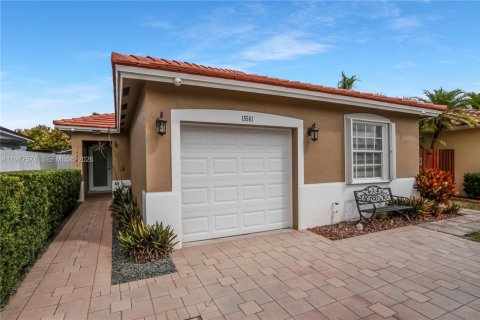 Снять в аренду виллу или дом в Майами, Флорида 3 спальни, 142.98м2, № 2041734 - фото 4