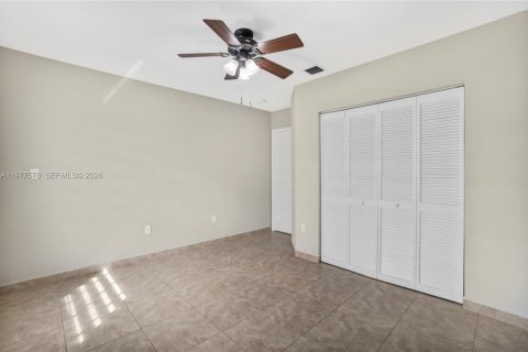 Снять в аренду виллу или дом в Майами, Флорида 3 спальни, 142.98м2, № 2041734 - фото 23