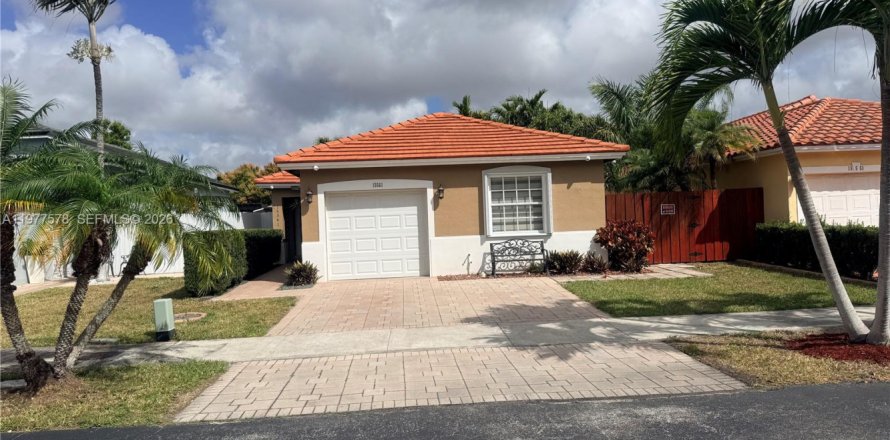 Дом в Майами, Флорида 3 спальни, 142.98м2 № 2041734