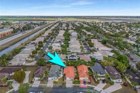 Снять в аренду виллу или дом в Майами, Флорида 3 спальни, 142.98м2, № 2041734 - фото 5