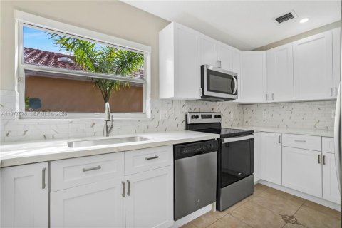 Снять в аренду виллу или дом в Майами, Флорида 3 спальни, 142.98м2, № 2041734 - фото 10