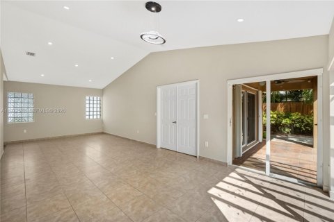 Снять в аренду виллу или дом в Майами, Флорида 3 спальни, 142.98м2, № 2041734 - фото 29