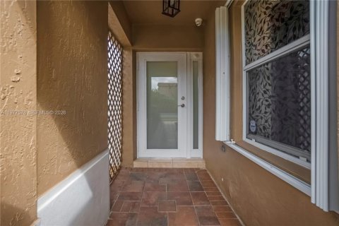 Снять в аренду виллу или дом в Майами, Флорида 3 спальни, 142.98м2, № 2041734 - фото 8