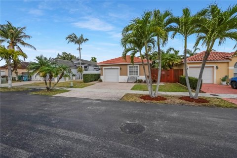 Снять в аренду виллу или дом в Майами, Флорида 3 спальни, 142.98м2, № 2041734 - фото 7