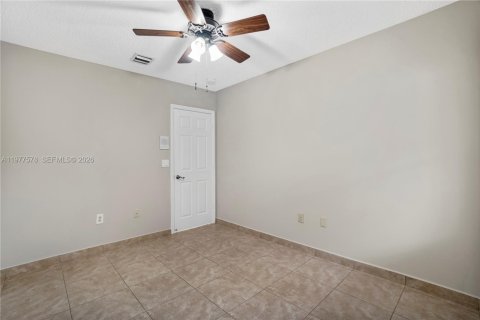 Снять в аренду виллу или дом в Майами, Флорида 3 спальни, 142.98м2, № 2041734 - фото 25