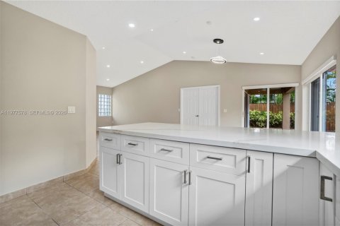 Снять в аренду виллу или дом в Майами, Флорида 3 спальни, 142.98м2, № 2041734 - фото 14