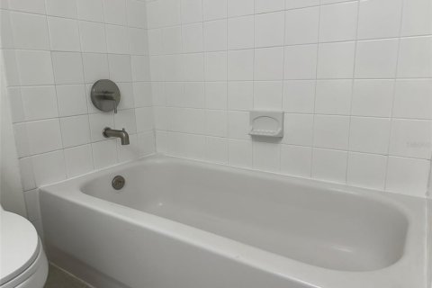 Condominio en alquiler en Gainesville, Florida, 1 dormitorio, 93.09 m2 № 1893752 - foto 15
