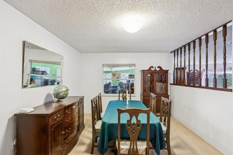 House in Wesley Chapel, Florida 5 bedrooms, 279.26 sq.m. № 1856363 - photo 15