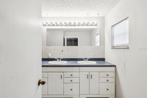 House in Wesley Chapel, Florida 5 bedrooms, 279.26 sq.m. № 1856363 - photo 30