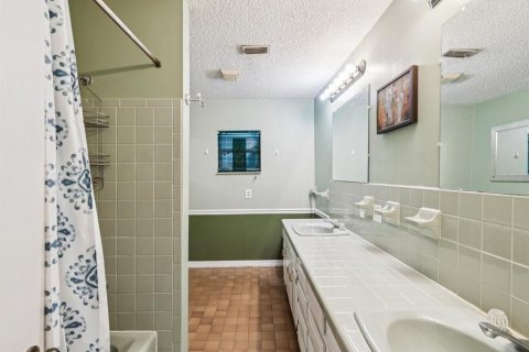 House in Wesley Chapel, Florida 5 bedrooms, 279.26 sq.m. № 1856363 - photo 24