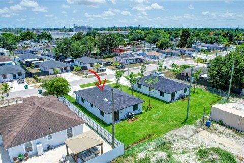 Villa ou maison à vendre à Miami Gardens, Floride: 3 chambres № 2029056 - photo 17