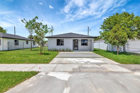 Villa ou maison à Miami Gardens, Floride 3 chambres № 2029056