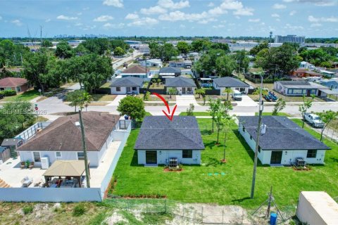 Villa ou maison à vendre à Miami Gardens, Floride: 3 chambres № 2029056 - photo 18