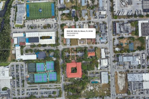 Commercial property in Miami, Florida № 2081899 - photo 2