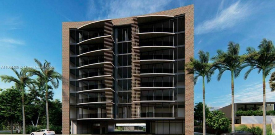 Commercial property in Miami, Florida № 2081899