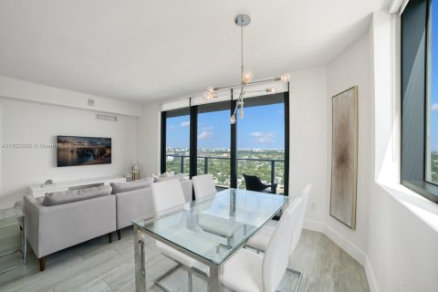 Condominio en alquiler en Miami, Florida, 2 dormitorios, 90.3 m2 № 1937781 - foto 10
