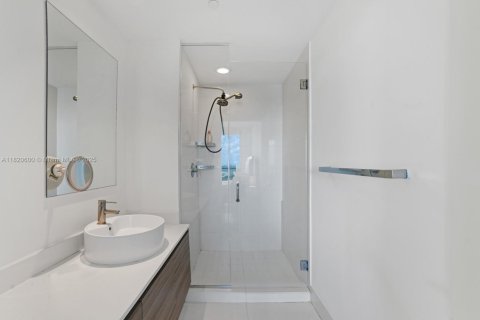Condominio en alquiler en Miami, Florida, 2 dormitorios, 90.3 m2 № 1937781 - foto 16