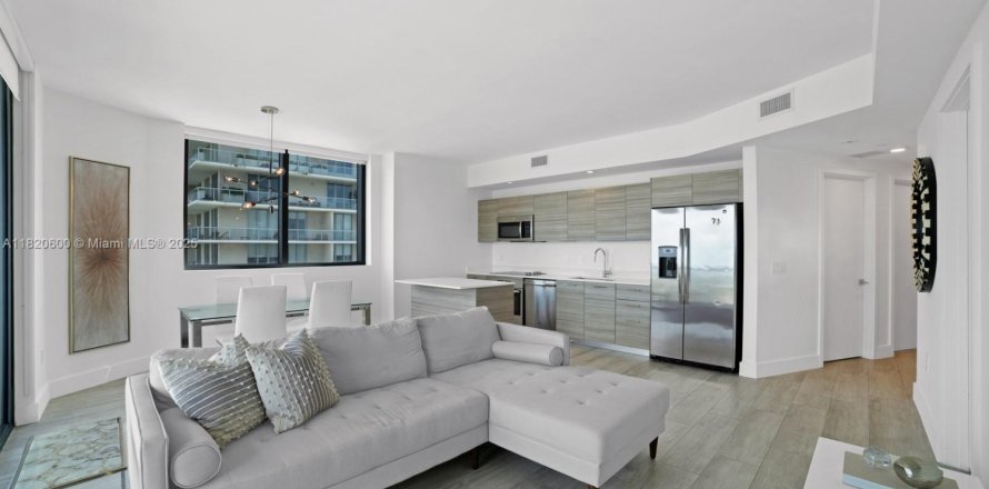 Condominio en Miami, Florida, 2 dormitorios  № 1937781