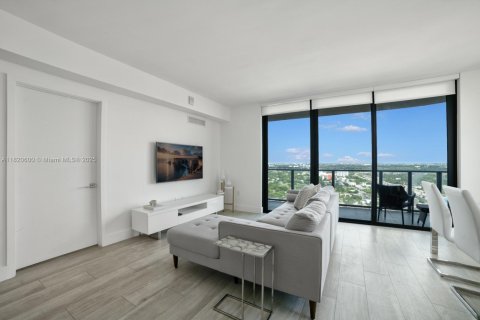 Condominio en alquiler en Miami, Florida, 2 dormitorios, 90.3 m2 № 1937781 - foto 2