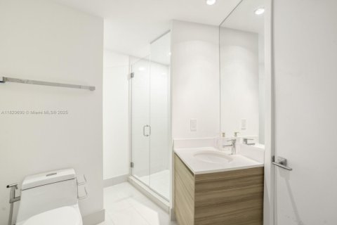 Condominio en alquiler en Miami, Florida, 2 dormitorios, 90.3 m2 № 1937781 - foto 19