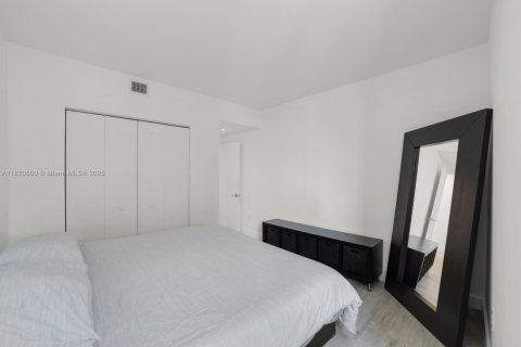 Condominio en alquiler en Miami, Florida, 2 dormitorios, 90.3 m2 № 1937781 - foto 18