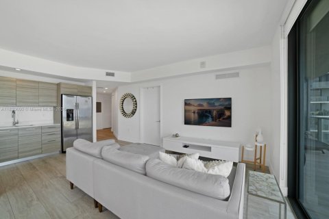 Condominio en alquiler en Miami, Florida, 2 dormitorios, 90.3 m2 № 1937781 - foto 8