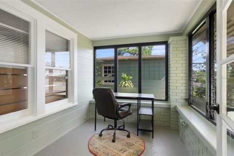 House in Saint Petersburg, Florida 2 bedrooms, 89 sq.m. № 2233826 - photo 2