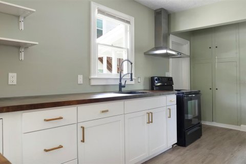 House in Saint Petersburg, Florida 2 bedrooms, 89 sq.m. № 2233826 - photo 10