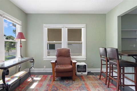 House in Saint Petersburg, Florida 2 bedrooms, 89 sq.m. № 2233826 - photo 6