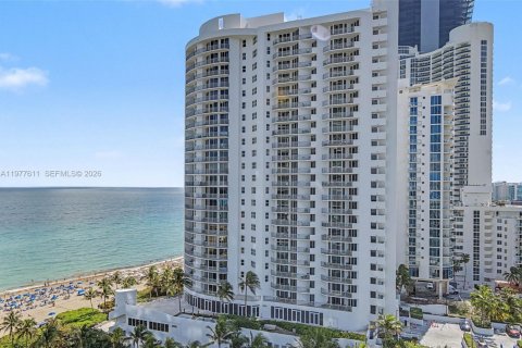 Condominio en venta en Miami Beach, Florida, 2 dormitorios, 136.1 m2 № 2042508 - foto 1
