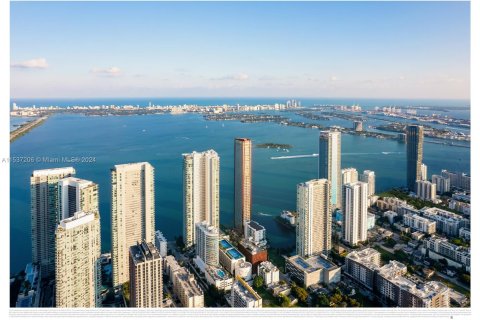 Condo in Miami, Florida, 4 bedrooms  № 1860197 - photo 1
